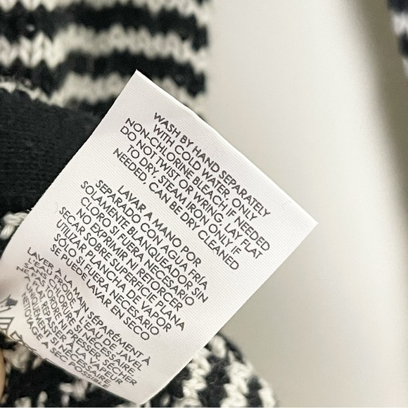 CABI Women’s Fergie Turtleneck Split Sweater - XXS - Picture 6 of 9